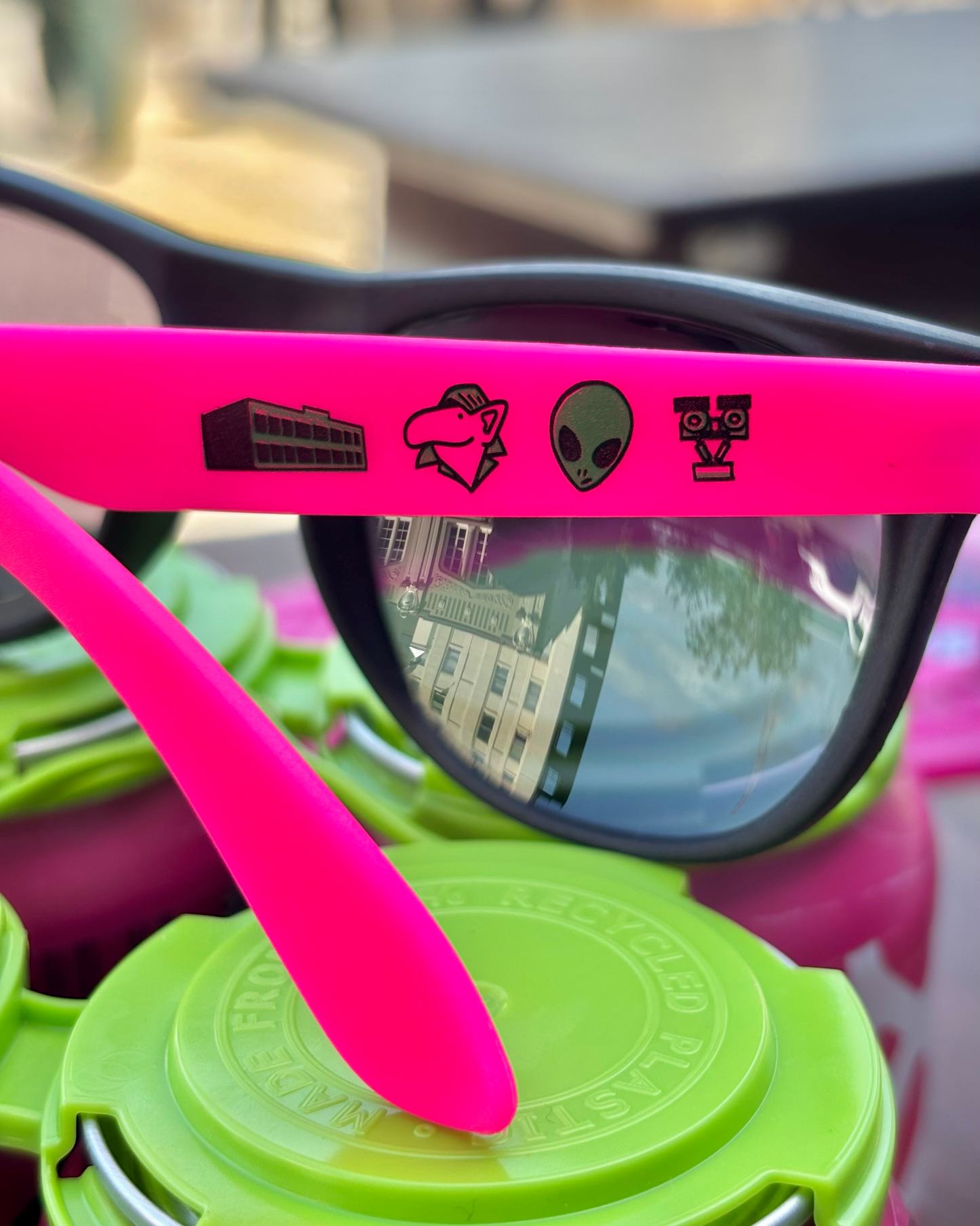 Sunnies : 3-Way (2026)